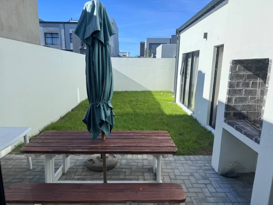 1 Bedroom Property for Sale in Sandown Western Cape